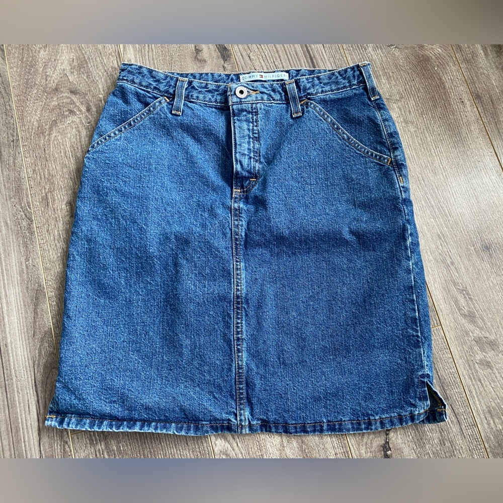 Vintage Tommy Hilfiger 100% cotton denim skirt, small slit in sides, size small